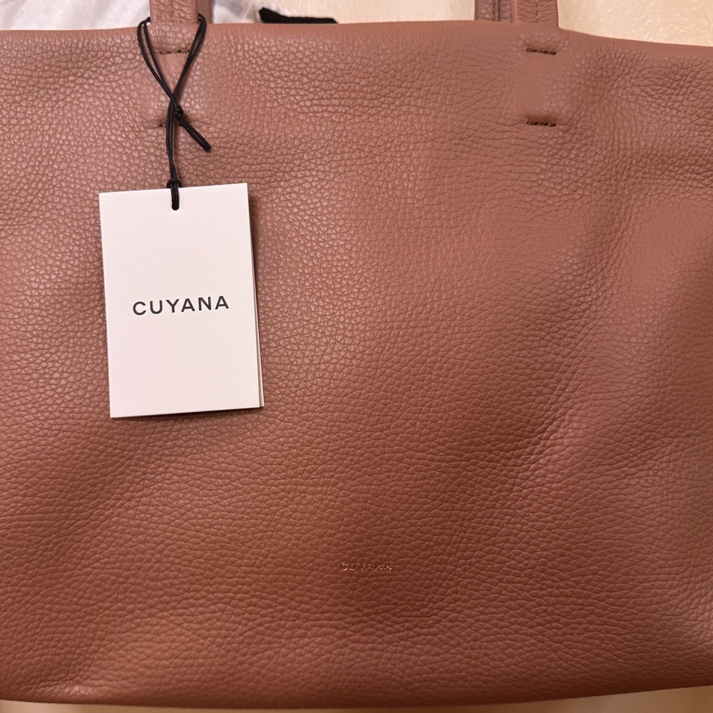 Cuyana Small Easy Tote in Cappuccino - Picture 3 of 8